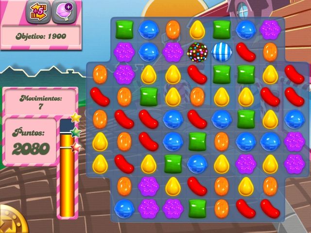 Nivel 2 de candy crush. Mostrando una bomba de color y un dulce rayado. ¿Qué pasaría si los uniéramos?